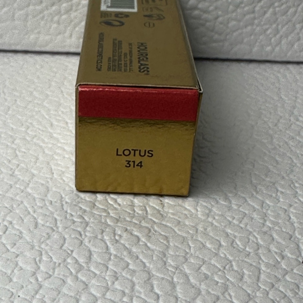 🆕 HOURGLASS Unlocked Satin Crème Lipstick in 314 Lotus (deep neutral rose) NIB - Picture 6 of 9
